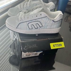 Womens Calicut W’s Etnies size 7 new in box!